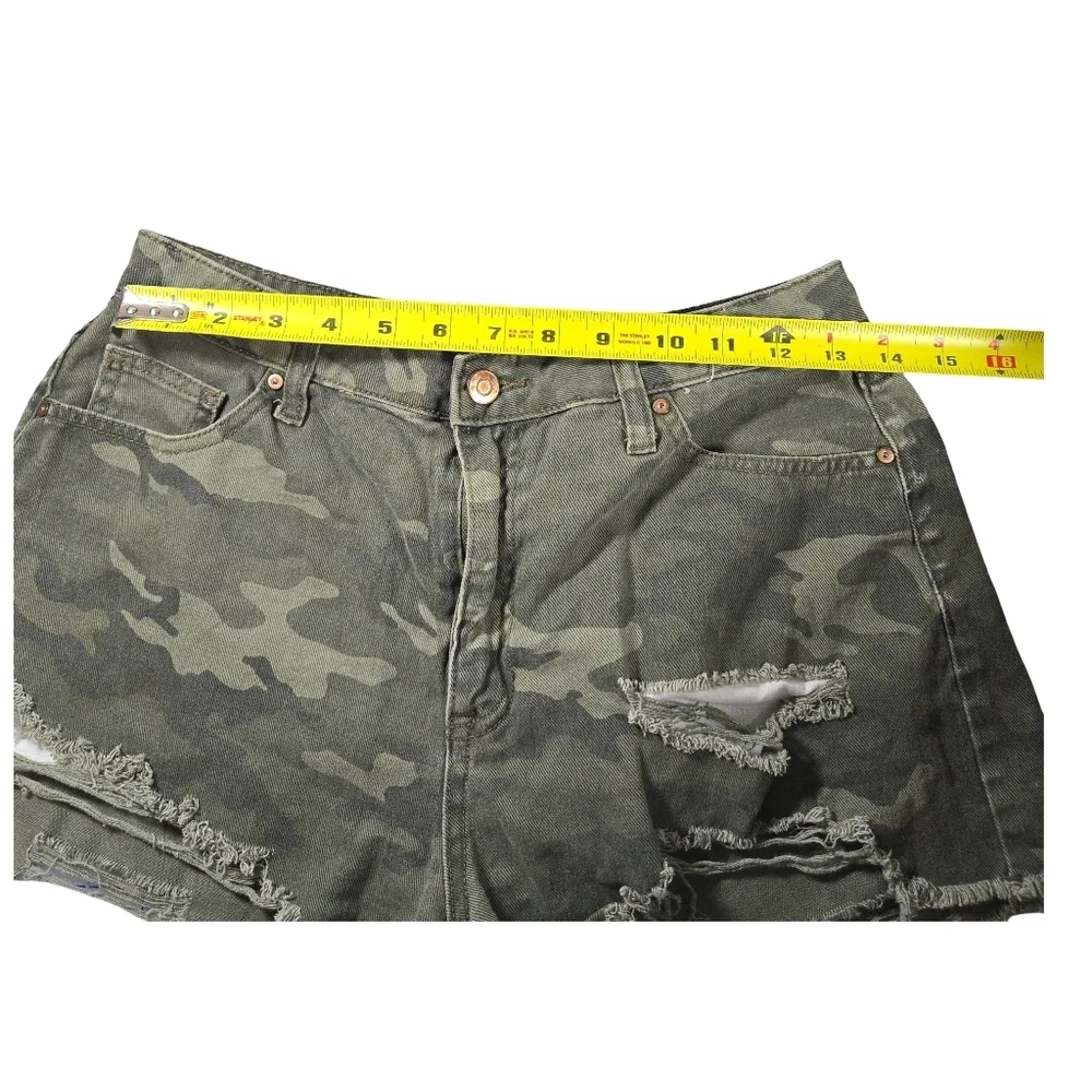 NOBO Shorts Distressed Camo high rise Women Shorts